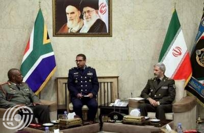 قائد الجيش الايراني وقائد قوات الدفاع الوطني في جنوب أفريقيا يؤكدان على إدانة جرائم الكيان الصهيوني