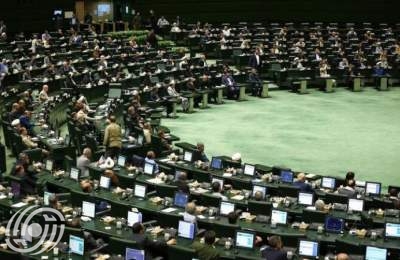 البرلمان الإيراني يشيد بإنجاز منتخبي المصارعة الحرة والرومانية