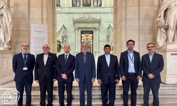 وزير الثقافة الايراني يتفقد المكتبة الوطنية الإسبانية