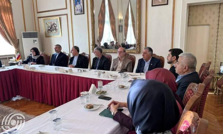 وزير الثقافة الايراني يؤكد أهمية اللغة الفارسية ومكانتها في مجال العلوم والثقافة