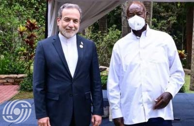 وزير الخارجية الإيراني يلتقي الرئيس الأوغندي