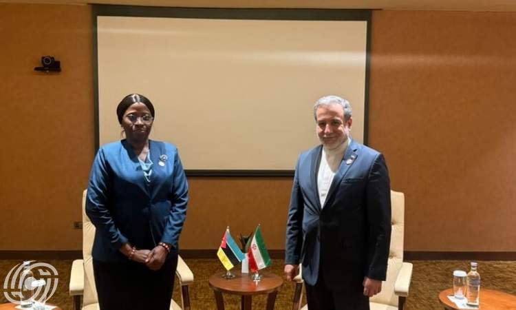 وزير الخارجية الايراني يلتقي وزيرة خارجية موزمبيق في كمبالا