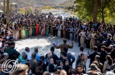 صور من مراسم العزف على الطمبور بمحافظة كرمانشاه غرب إيران <img src="/images/picture_icon.png" width="16" height="16" border="0" align="top"> صور من مراسم العزف على الطمبور بمحافظة كرمانشاه غرب إيران <img src="/images/picture_icon.png" width="16" height="16" border="0" align="top">