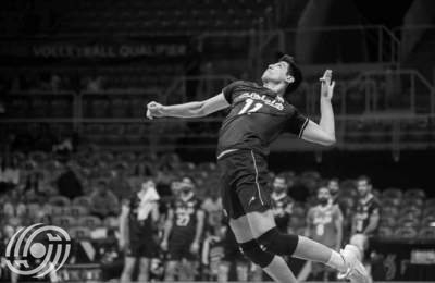 قائد الثورة يعزي عائلة لاعب المنتخب الوطني للكرة الطائرة قائد الثورة يعزي عائلة لاعب المنتخب الوطني للكرة الطائرة