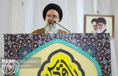 خطيب جمعة طهران: على الأجهزة الدبلوماسية مقاضاة الرئيس الامريكي في المحافل الدولية