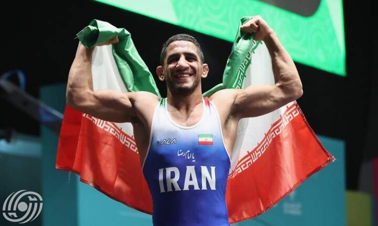 المصارع الایراني عموزاد يفوز بالذهبية