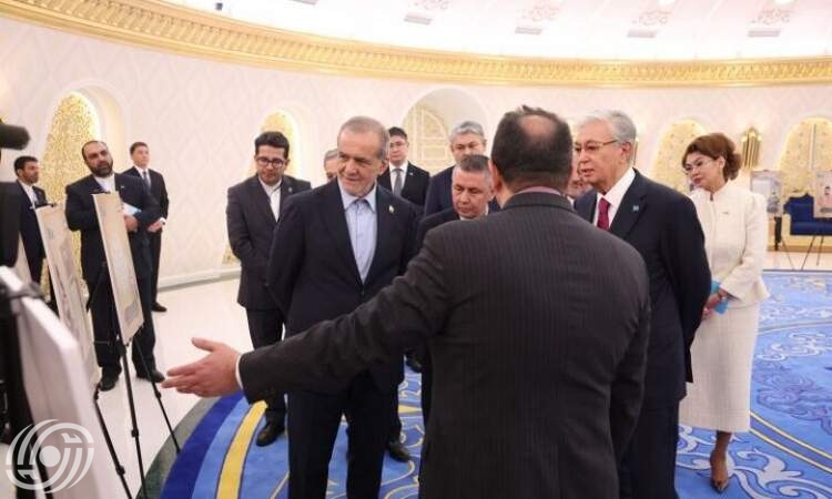 بزشكيان يزور معرض الوثائق التاريخية الإيرانية حول آسيا الوسطى