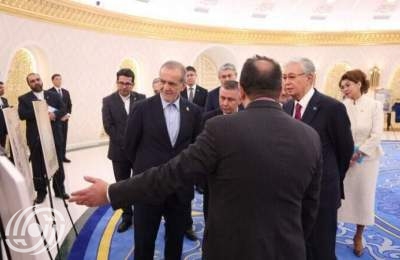 بزشكيان يزور معرض الوثائق التاريخية الإيرانية حول آسيا الوسطى