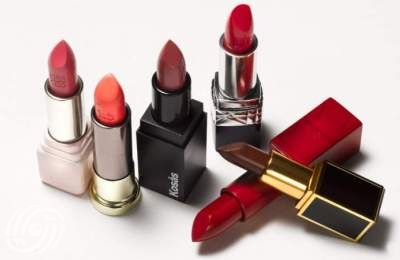 الآثار الجانبية الخطيرة للاستخدام المستمر لأحمر الشفاه