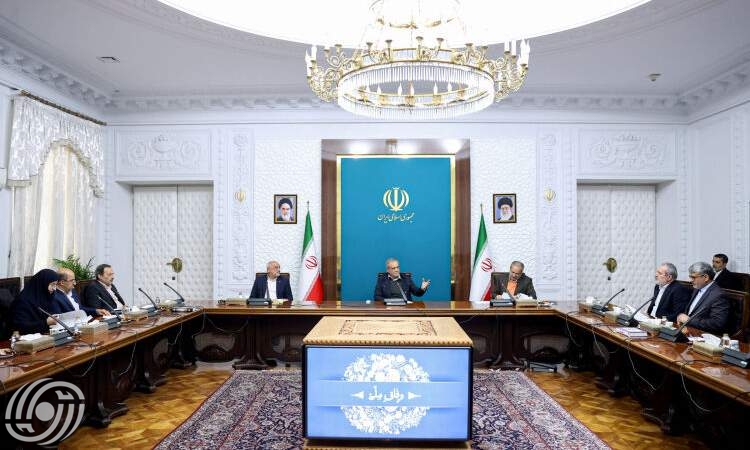 الرئيس الايراني: من اولويات الحكومة تطوير العلاقات مع الدول الجارة